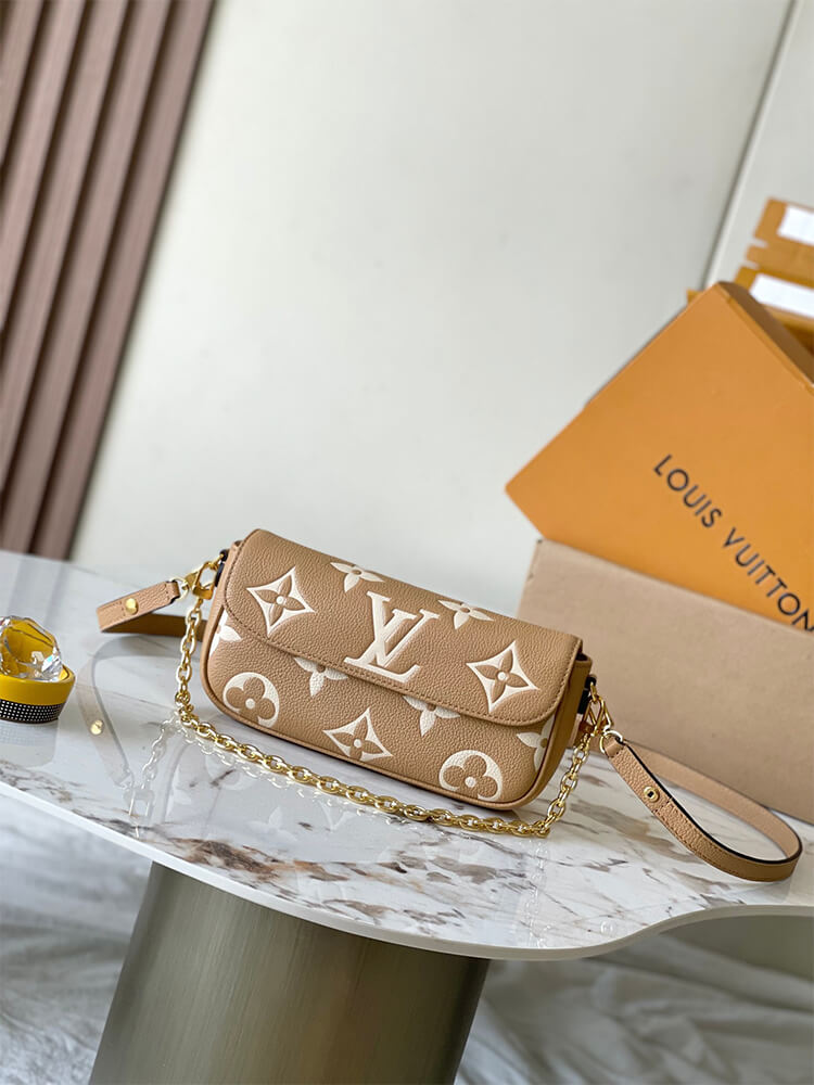 LV Wallet On Chain Ivy