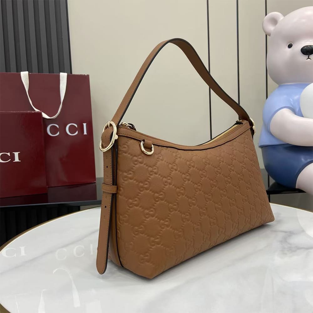 GG Emblem medium shoulder bag